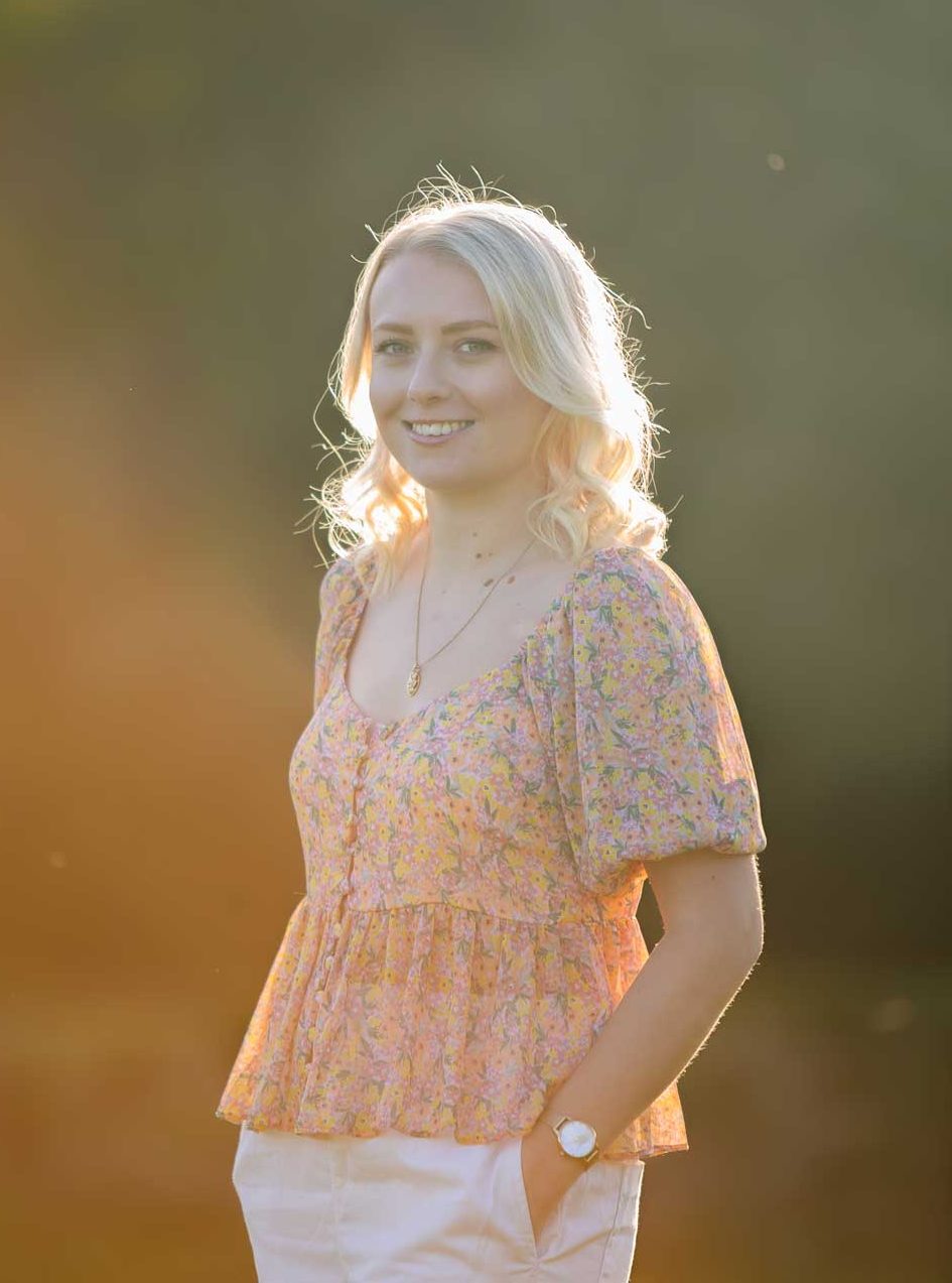 Portrait photo of Sara from Sara Design Co. who offers graphic design services